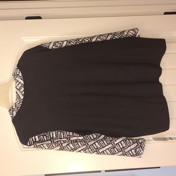 Alfred Dunner Barcelona Blouse with Necklace - Picture 5 of 9